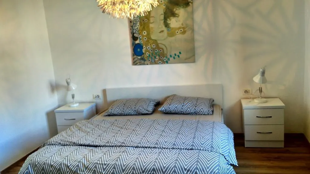 Ecoart Apartments Tirana 0*,